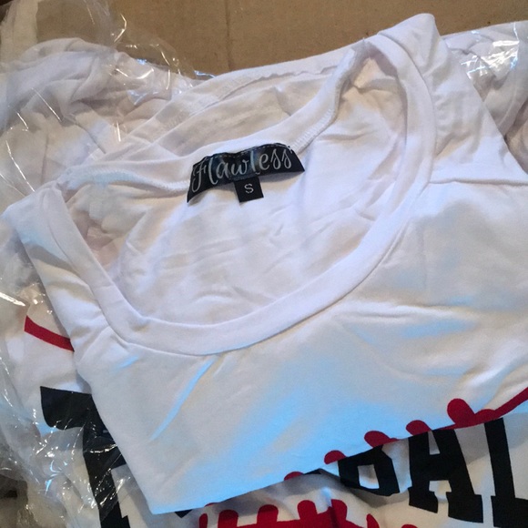 Clearance*** Last one!Football Mom Tee! Very soft! - Picture 6 of 8